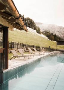 Swimmingpoolen hos eller tæt på Hotel Kompatscherhof
