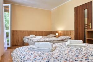 a room with three beds with towels on them at Brido in Bardo