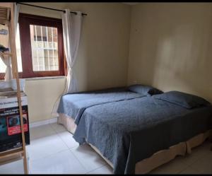 a bedroom with a bed and a window at Casa Brisas 17 in Luis Correia +6 photos