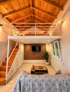 ein Wohnzimmer mit einem Hochbett und einem Fernseher in der Unterkunft TheAiryLoft in Mytilini