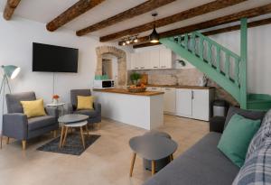 a living room with a couch and a kitchen at Kuća za odmor Aurora in Kavran