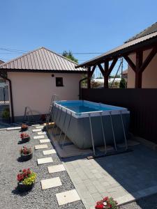 Bazén v ubytování Gazdovsky Cottage nebo v jeho okolí
