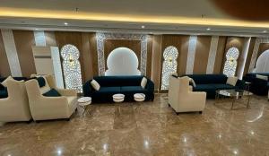 a lobby with couches and chairs in a building at فندق ندى أجياد in Ajyad
