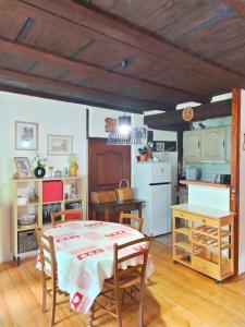 a kitchen and dining room with a table and chairs at Studio La Grenouillère in Turckheim