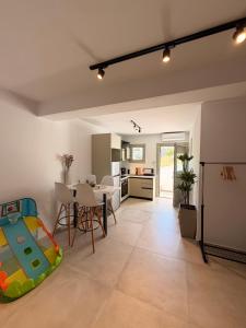 a living room with a kitchen and a dining room at Apademia Comfort Studio 45 sqm in Skiros