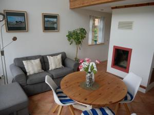 a living room with a table and a couch at Sonnendeck in Wustrow