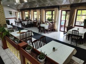 an empty dining room with tables and chairs and tablesktop at Jasen restoran in Jarmenovci