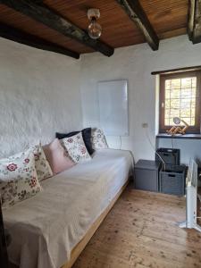 a couch with pillows in a room with a window at Casa Grande in Falmenta