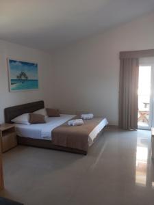 a bedroom with a large bed and a window at Vila Nina Donji Štoj in Ulcinj