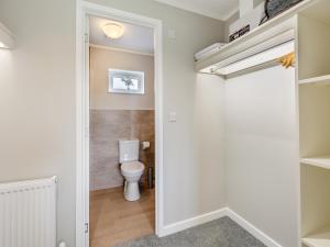 a bathroom with a toilet and a walk in closet at Church View - Uk46896 in Kinlet +7 photos