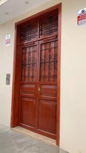 a large wooden door in a building at Apartmento en Chiclayo in Chiclayo