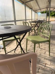 a group of tables and chairs in a tent at Retiro dos Batudes in Palmela
