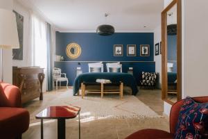 a blue bedroom with a bed with a blue wall at MARCELLE EN CAMARGUE - intra muros - piscine et jardin - petit déjeuner compris in Aigues-Mortes +45 photos