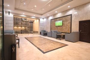 a lobby with a waiting room with chairs and a tv at شقق شاطئ الواحة in Jeddah