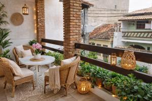 a patio with a table and chairs on a balcony at Hostel salvador itapua in Salvador
