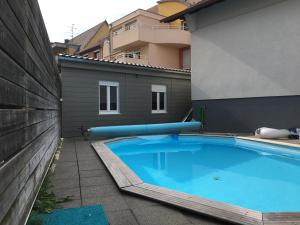 a large swimming pool in the backyard of a house at L'Escapade Sélestadienne in Sélestat