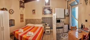 a small room with two beds and a kitchen at La MARUZZELLA in Vietri sul Mare