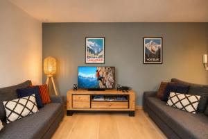 a living room with two couches and a tv at Apartment Picasso in Chamonix