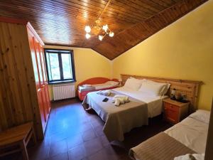 a bedroom with two beds in a room at La Pinetina in San Massimo