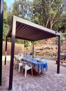 a pavilion with a table and chairs on a patio at Appartamento elba da Susanna in Portoferraio +5 photos