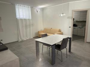 a living room with a table and a couch at Residence Parco Castello 1 in Novi Ligure
