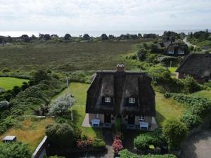 an aerial view of a house with a thatched roof at Haus Düne in List