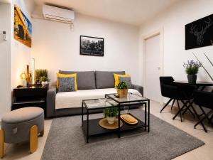 a living room with a couch and a table at סוויטת גן ליד הים in Qiryat Yam