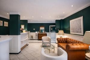 a living room with a couch and a table at Hotel Stadtresidenz in Hildesheim