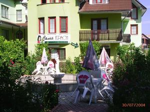 Vonkajšia záhrada v ubytovaní Hotel Alfa