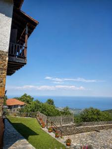 a view of the ocean from a house at Sintrivanis Mountain in Áno Skotína