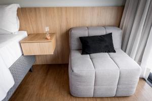 a small room with a couch and a bed at Studio Piedade 45 | More do seu jeito in Belém