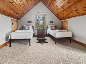 a bedroom with two beds and a window at Mountain Views, Game Room, Firepit Near Wineries in Cleveland