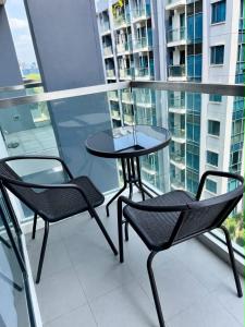 a patio with two chairs and a table on a balcony at Yssabelle's Homestay in Sampong