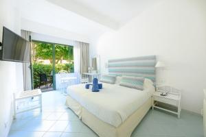 a bedroom with a large bed and a balcony at Paradiso Terme Resort & SPA con 5 piscine termali in Forio d'Ischia