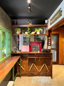 a kitchen with a counter with a red microwave at Caiçara Guest House in Ubatuba
