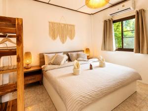 a bedroom with two beds and a bunk bed at Amsterdam House - Hin Kong - Double King Bed - 4K SmartTV in Wok Tum