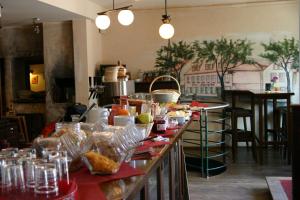 a kitchen with a bunch of food on a counter at Alte Apotheke in Radebeul