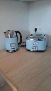 two toasters sitting on top of a wooden table at Gîte Le Fenil in Allondrelle-la-Malmaison