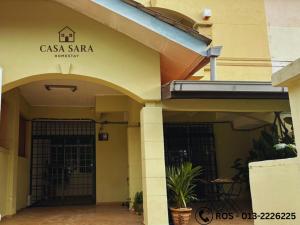 a building with the entrance to a casa saaria at Casa Sara in Nilai