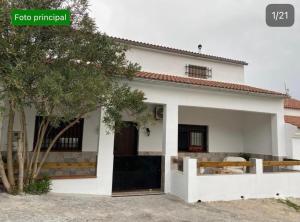 a white house with a tree in front of it at Casa Adelfa in Algodonales