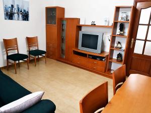 a living room with a tv and a table and chairs at Casa Arcadia Centro de Andalucía in Encinas Reales