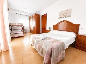 a bedroom with a bed and a chair in it at Casa Arcadia Centro de Andalucía in Encinas Reales
