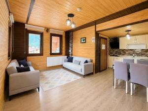 a living room with a couch and a table at Şimo Suite Otel in Uzungöl
