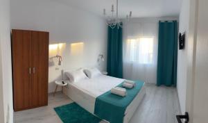 a bedroom with a bed with a green curtain at Casa Happy in 2 Mai