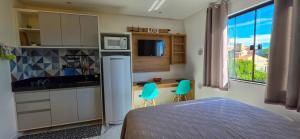a small kitchen with a bed in a room at Águas de Canto Grande in Bombinhas