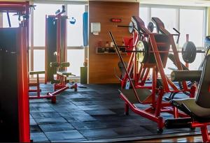 a gym with several treadmills and machines at FLAT MANDAI PREMIUM - Cabo Frio in Cabo Frio