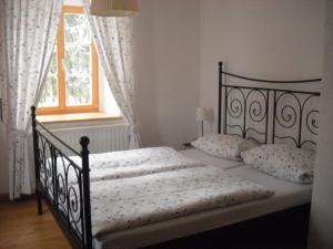 En eller flere senge i et værelse på Weingut Mariaberg