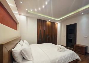 a bedroom with a bed with two towels on it at New Halat, Linda in Jbeil