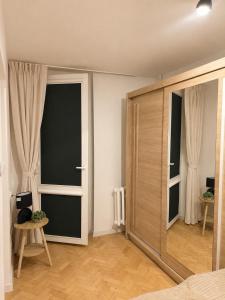 a room with two sliding doors and a wooden floor at Apartament 3 Maja in Brodnica