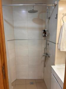 a shower with a glass door in a bathroom at Casa Ducrate by Asterisco Secular in Crato